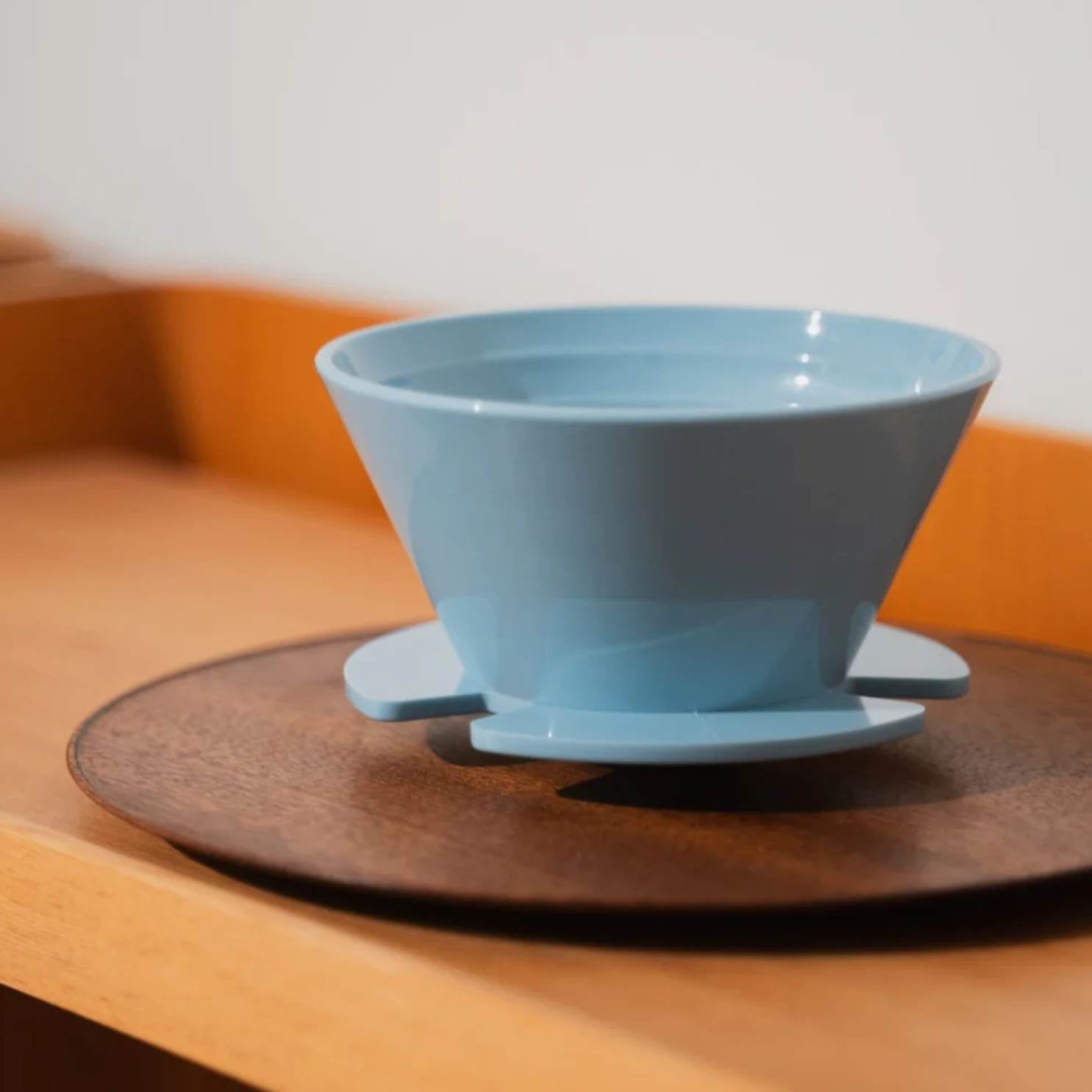 April : Plastic Brewer : Coador de Café em Policarbonato Azul