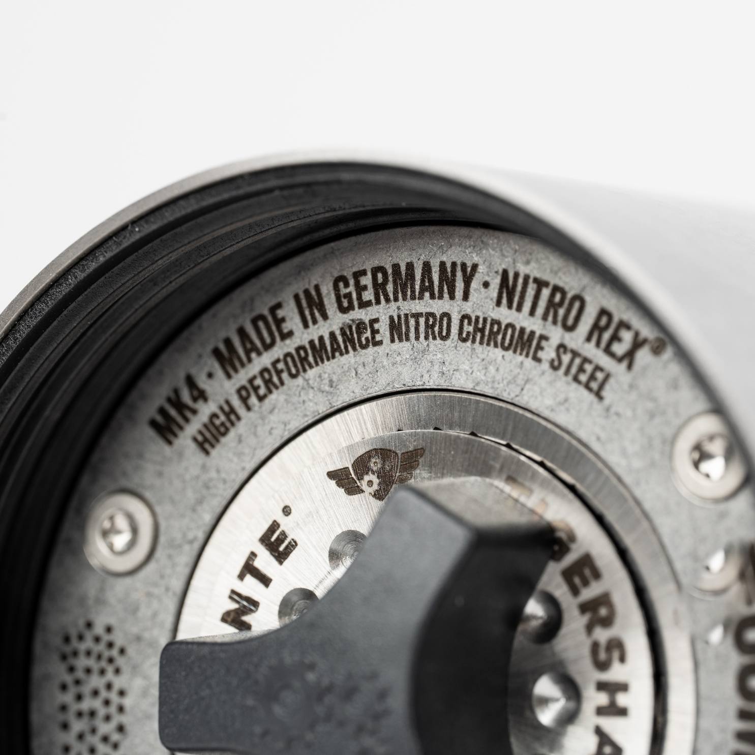 Comandante : C40 LAB Series Tiger Shark