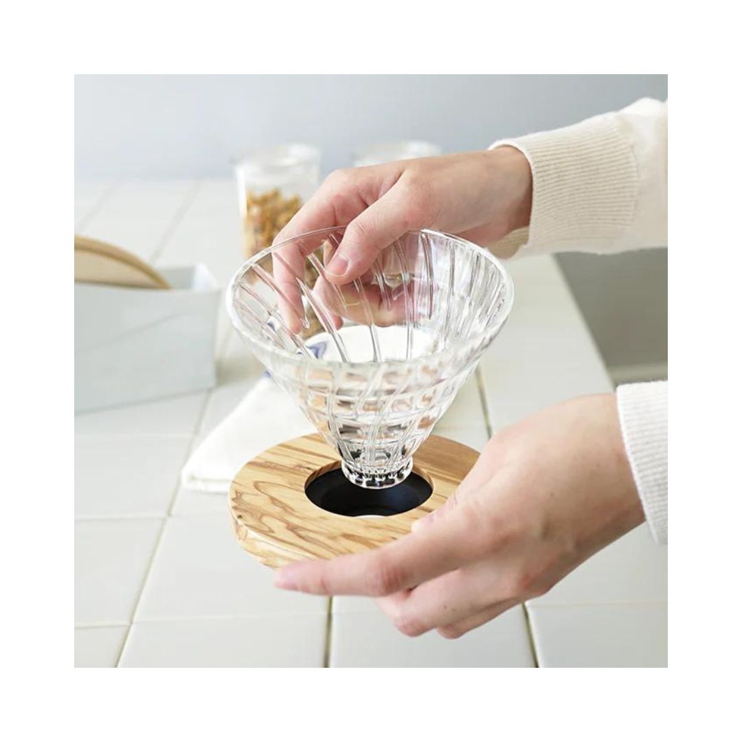 Hario : V60 Vidro 02 com Suporte de Madeira : Coador de Café - Hario - Cafino